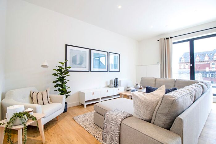 3 Bedroom Flat To Rent In York Place, Leeds, LS1