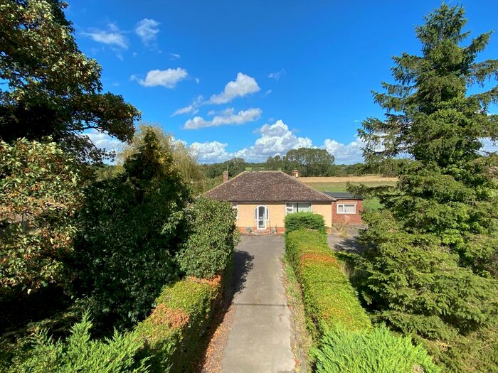 3 Bedroom Detached Bungalow For Sale In Willoughby Road, Grantham, NG32