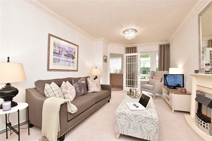 1 Bedroom Flat For Sale In Garland Road, East Grinstead, West Sussex, RH19