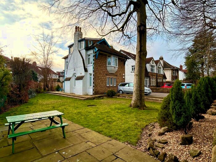 3 Bedroom Flat To Rent In Otley Road, Far Headingley, Leeds, LS6