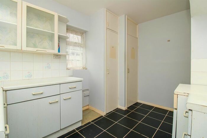 2 Bedroom Semi-Detached Bungalow For Sale In Windmill Drive, Bexhill-On-Sea, TN39
