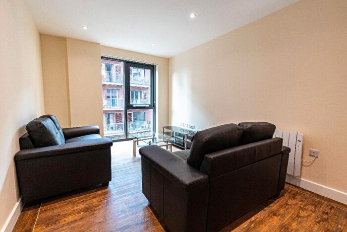 3 Bedroom Flat To Rent In Long Line, Sheffield, S17