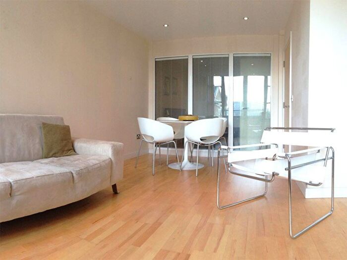 2 Bedroom Apartment To Rent In Merchants Court, Bed, BD1
