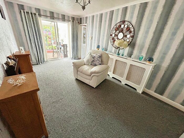 1 Bedroom Bungalow For Sale In Ragees Road, Kingswinford, DY6