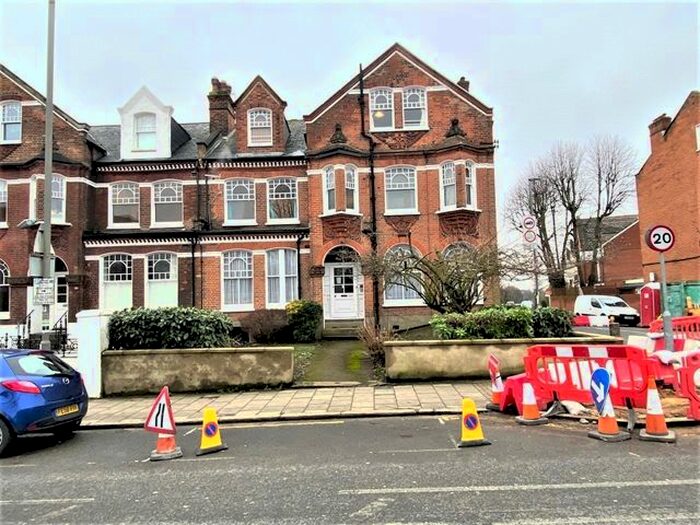 2 Bedroom Flat To Rent In Bedford Hill, London, SW12