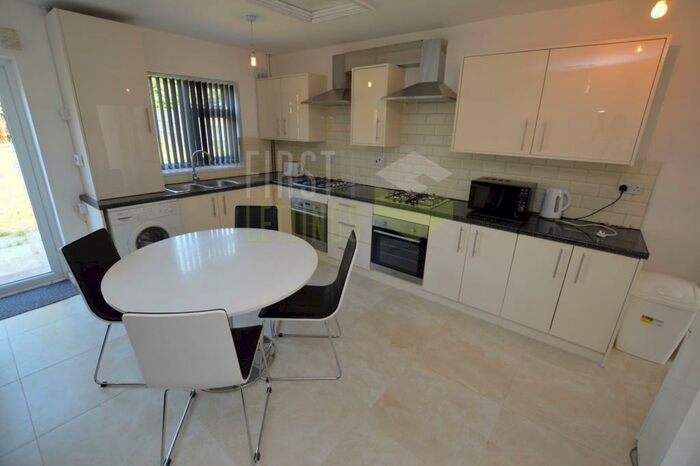 6 Bedroom Semi-Detached House To Rent In Greenhill Road, Leicester, LE2