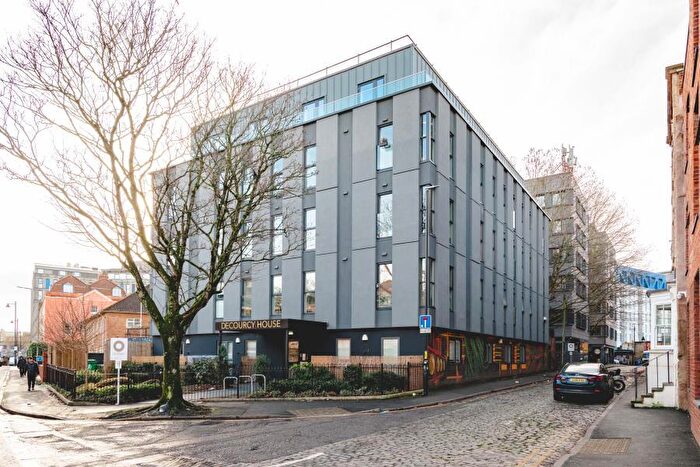 1 Bedroom Apartment To Rent In Decourcy House - Upper York Street, BS2