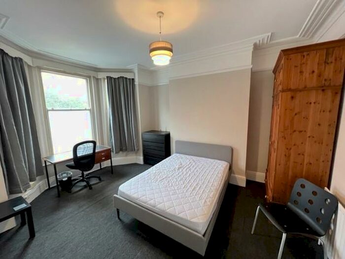 5 Bedroom Property To Rent In Tennyson Road, SO17