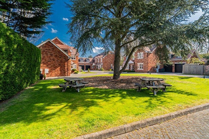 4 Bedroom Detached House For Sale In Cedar Court, Newport Pagnell, Milton Keynes, MK14
