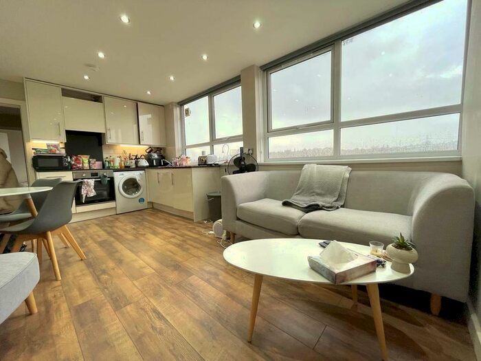 1 Bedroom Apartment To Rent In Kirkstall Gate, Kirkstall Road, Leeds, LS5