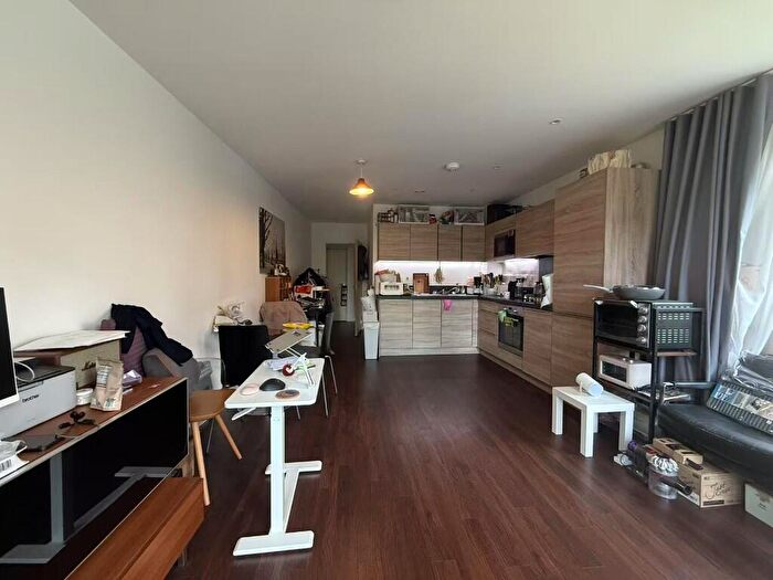 2 Bedroom Apartment For Sale In Pell Street, London, SE8
