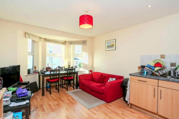 2 Bedroom Flat To Rent In Stanley Road, Sutton, SM2