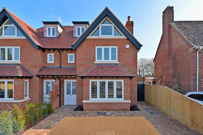 4 Bedroom Semi-Detached House For Sale In Linkside Avenue, Oxford, OX2