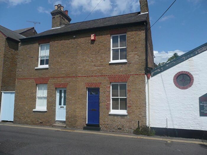 2 Bedroom Cottage To Rent In High Street, Leigh-on-Sea, SS9