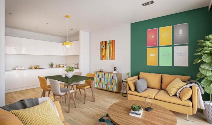 2 Bedroom Flat For Sale In The Rochester Apartments, Corporation Street, Rochester, M1