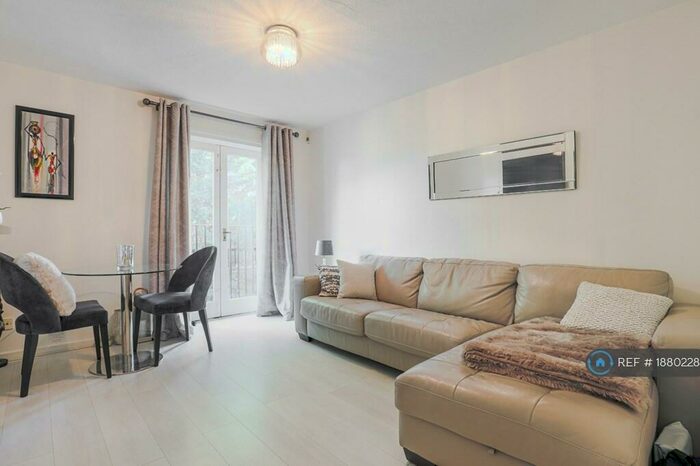 1 Bedroom Flat To Rent In Southerngate Way, London, SE14