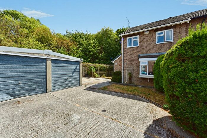 3 Bedroom Semi-Detached House For Sale In Sandy Acres Close, Waterthorpe, Sheffield, S20