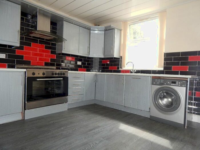 4 Bedroom Terraced House To Rent In Calder Road, Dewsbury, WF13