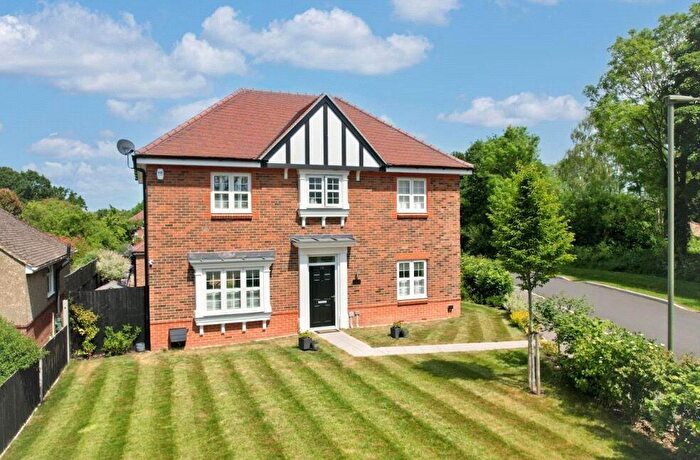 4 Bedroom Detached House For Sale In Poyle Road, Tongham, Farnham, Surrey, GU10