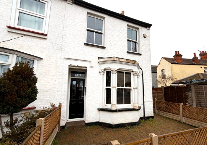 3 Bedroom End Of Terrace House For Sale In Windsor Road, Westcliff-on-sea, SS0