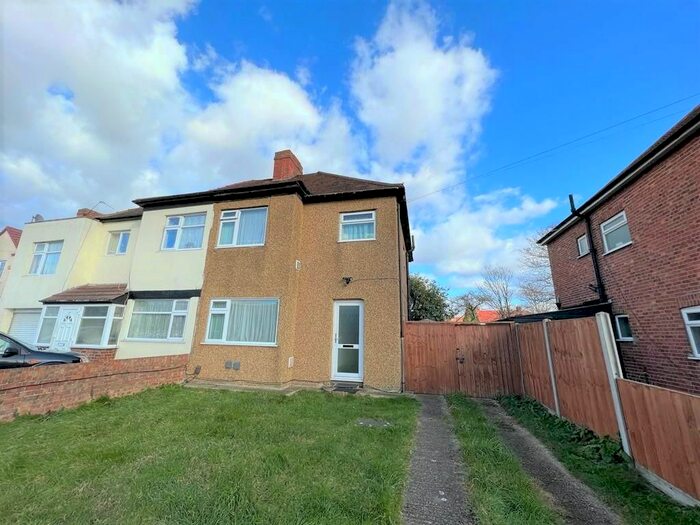 3 Bedroom Semi-Detached House To Rent In Hatch Lane, Harmondsworth, West Drayton, UB7