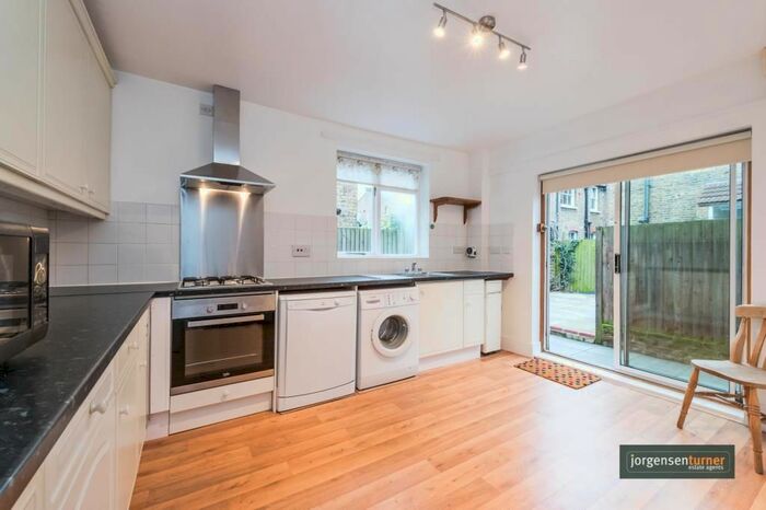 2 Bedroom Maisonette To Rent In Ormiston Grove, Shepherds Bush, London W12