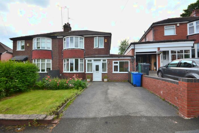 4 Bedroom Semi-Detached House To Rent In Hollyedge Drive, Prestwich, Manchester, M25