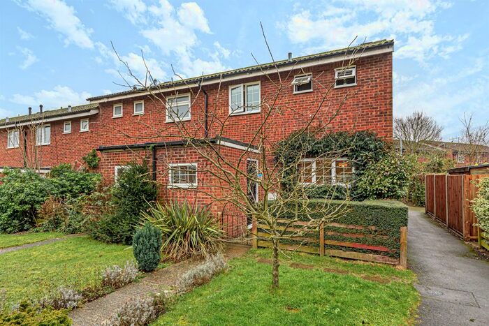 3 Bedroom End Of Terrace House To Rent In Foliejohn Way, Maidenhead, SL6