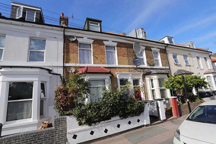 4 Bedroom Terraced House For Sale In Palace Road, London, N11