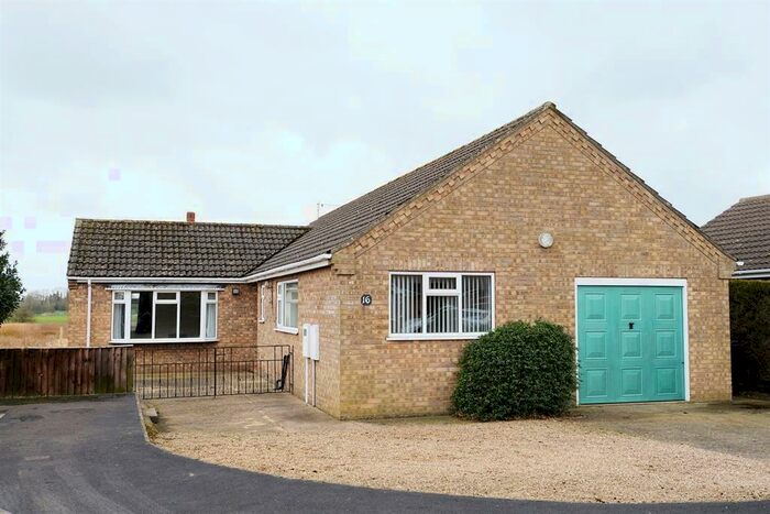 2 Bedroom Detached Bungalow To Rent In Thornton Crescent, Horncastle, Lincs, LN9