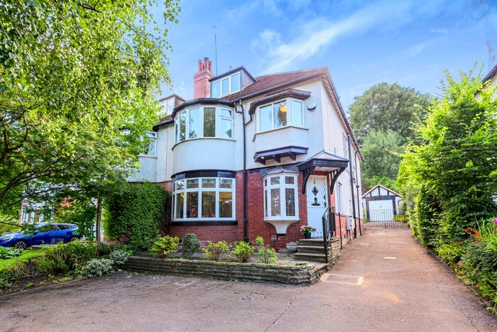 5 Bedroom Semi-Detached House To Rent In King Lane, Moortown, Leeds, LS17