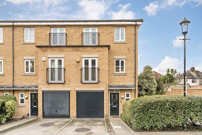 3 Bedroom Semi-Detached House To Rent In Herbert Place, Isleworth, TW7