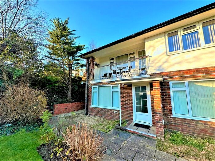 2 Bedroom Flat To Rent In Fairlight Gardens, Fairlight, Hastings, TN35