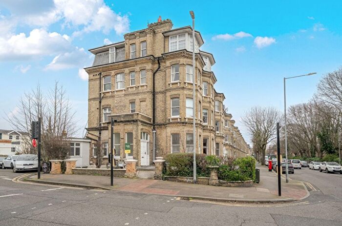 2 Bedroom Flat To Rent In The Drive, Hove, East Sussex, BN3