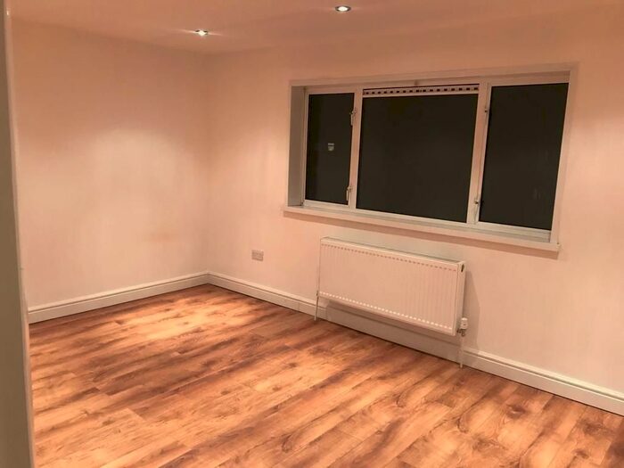 5 Bedroom Detached House For Sale In Hatton Road, Feltham, Greater London, TW14