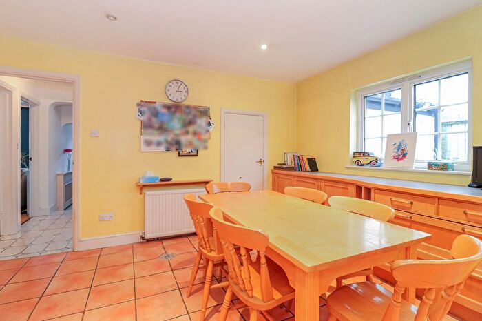 4 Bedroom Detached House For Sale In Stratford Way, Watford, WD17