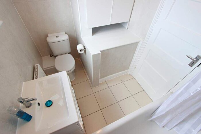 3 Bedroom Flat To Rent In Onslow Parade, London, N14