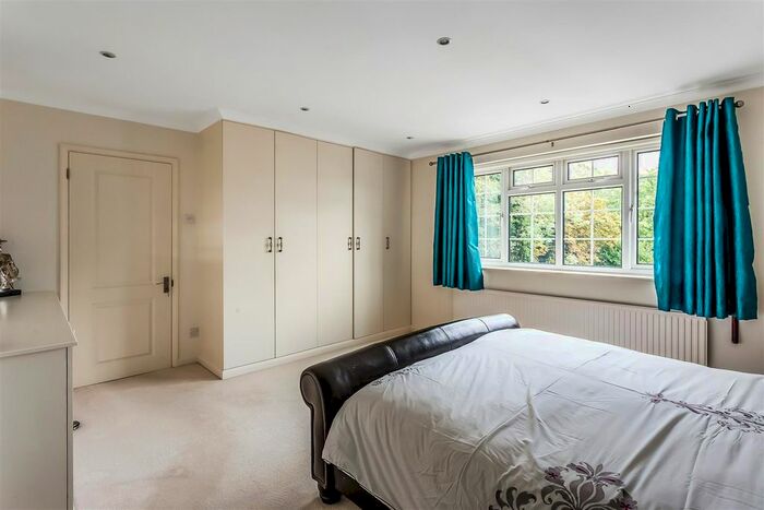 4 Bedroom Detached House For Sale In Oldfield Gardens, Ashtead, KT21