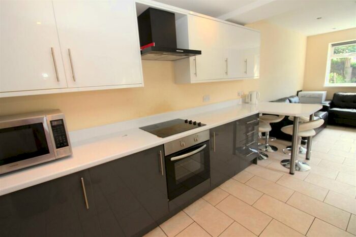 6 Bedroom Private Hall To Rent In Hirwain Street, Cathays, Cardiff, CF24