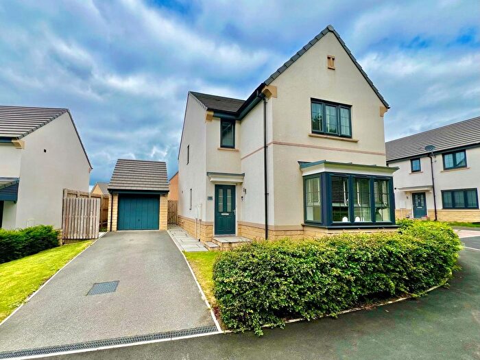 4 Bedroom Detached House To Rent In Spring Wood Crescent, Bramhope, Leeds, West Yorkshire, LS16