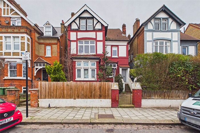 3 Bedroom Flat For Sale In Gleneagle Road, London, SW16