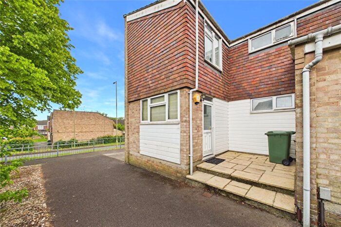 3 Bedroom End Of Terrace House For Sale In Martin Close, Basingstoke, Hampshire, RG21