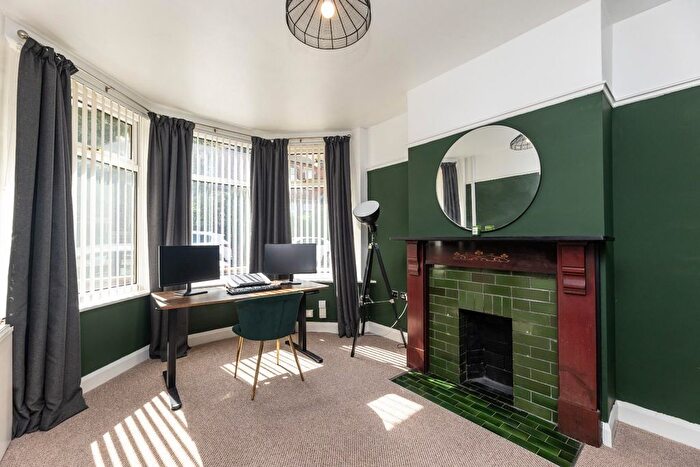 3 Bedroom Semi-Detached House For Sale In Churchfield Lane, Castleford, WF10