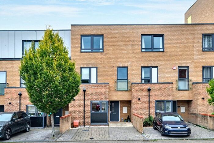 4 Bedroom Town House For Sale In Dunn Side, Chelmsford, CM1