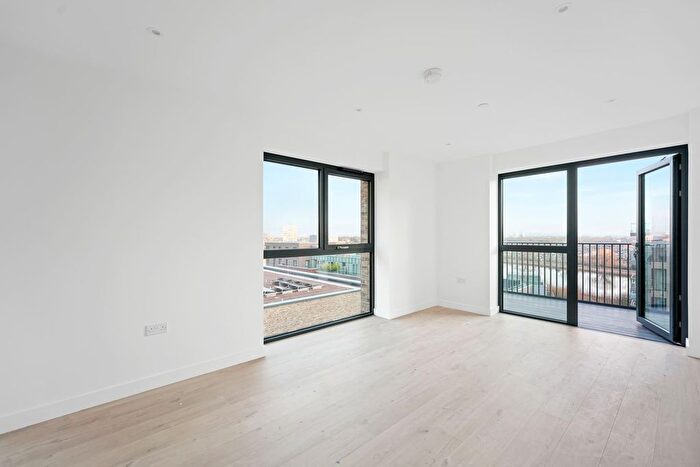 1 Bedroom Flat To Rent In Scarlet Court, Damsel Grove, N4