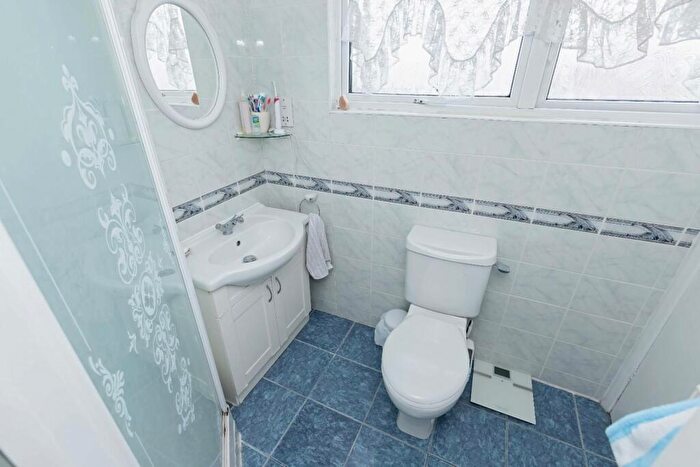 4 Bedroom Chalet For Sale In , Winterton Way, Shoreham-By-Sea, BN43