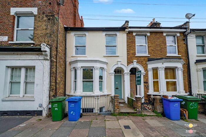 2 Bedroom Flat For Sale In A Furley Road, Peckham, London, SE15