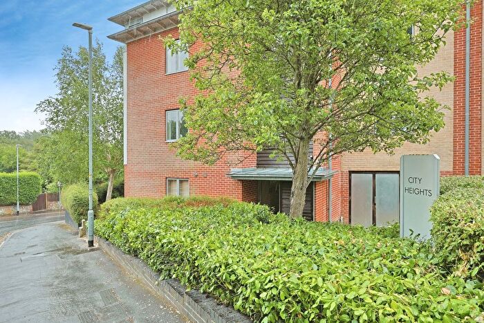 1 Bedroom Flat For Sale In Telegraph Lane East, Norwich, Norfolk, NR1