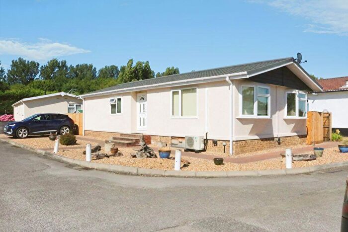 3 Bedroom Park Home For Sale In Orchards Residential Park, Langley, SL3
