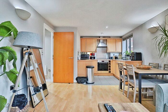 2 Bedroom Flat For Sale In City Walk, Leeds, West Yorkshire, LS11